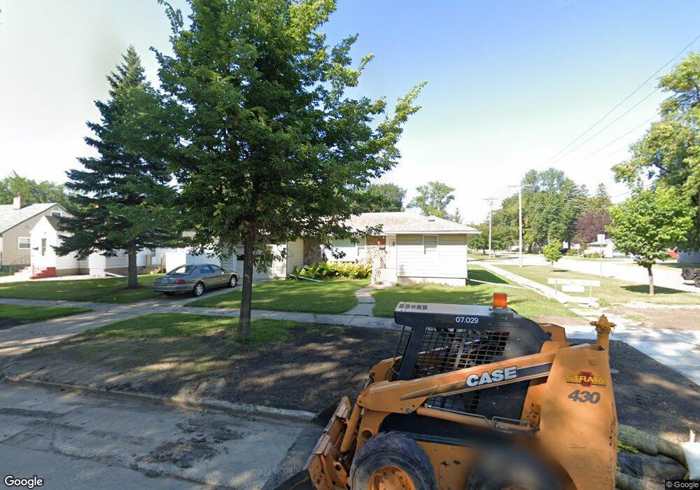 902 S 9th St, Grand Forks, ND 58201 - photo 1