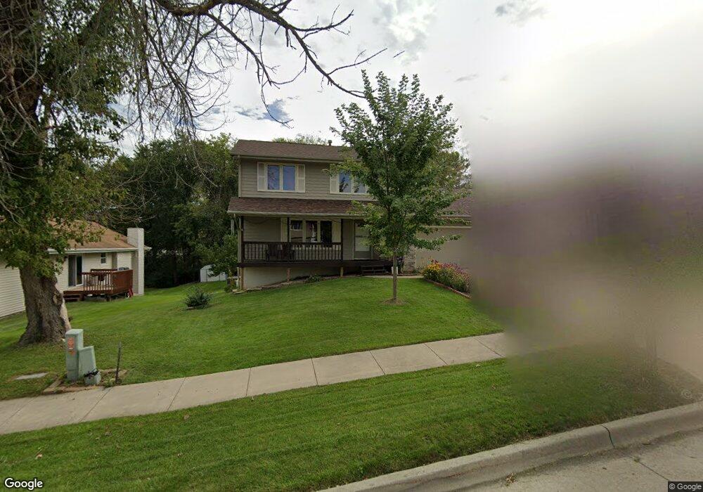 1627 E Creston Ave, Des Moines, IA 50320 - photo 1