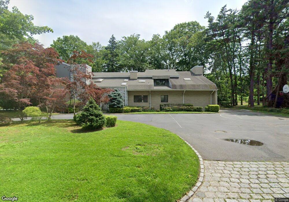 2 Rogers Rd, Great Neck, NY 11024 - photo 1