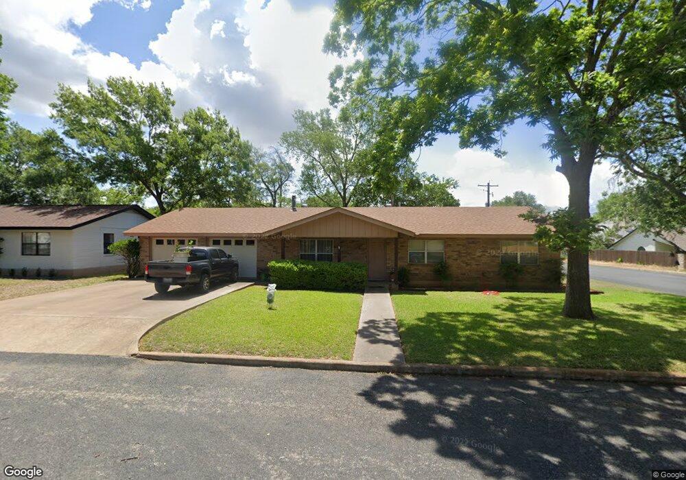 601 N Bowie St, Fredericksburg, TX 78624 - photo 1