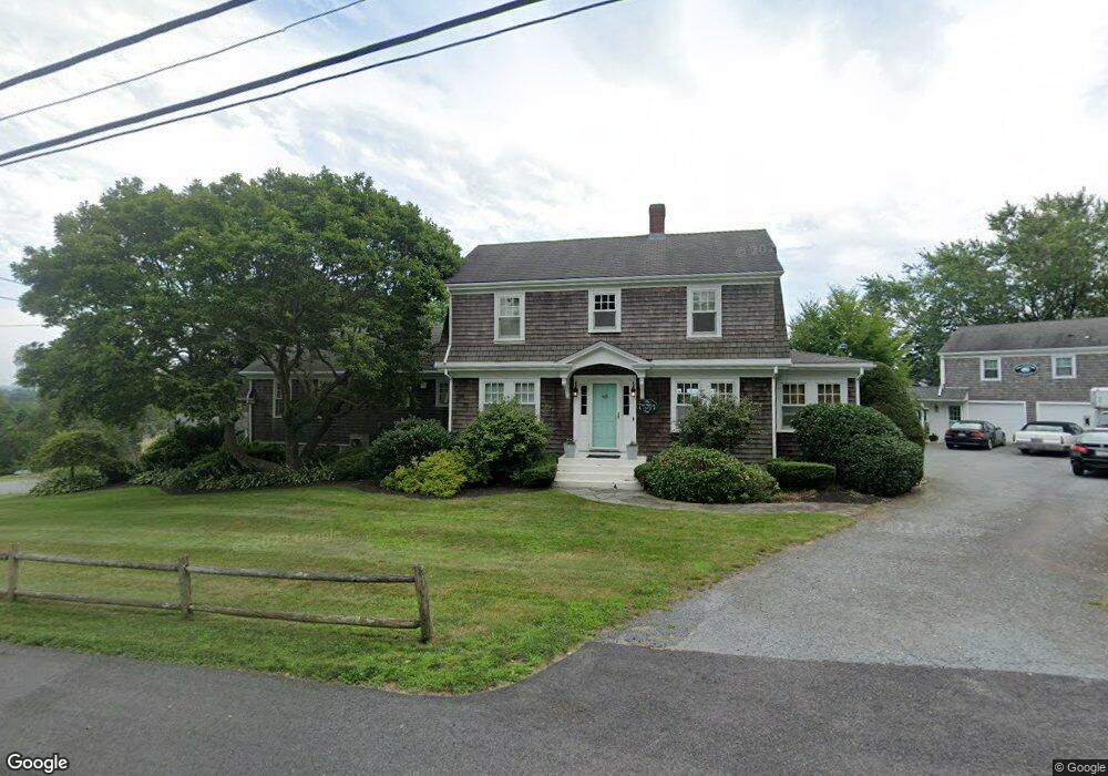 1372 Wapping Rd, Middletown, RI 02842 - photo 1