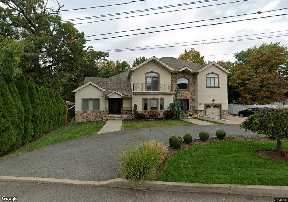 143 Claypit Rd, Staten Island, NY 10309 - photo 1
