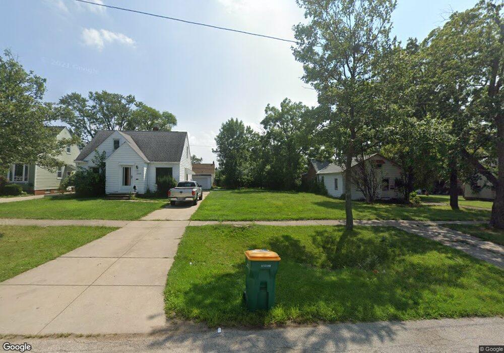 19630 Mccracken Rd, Maple Heights, OH 44137 - photo 1