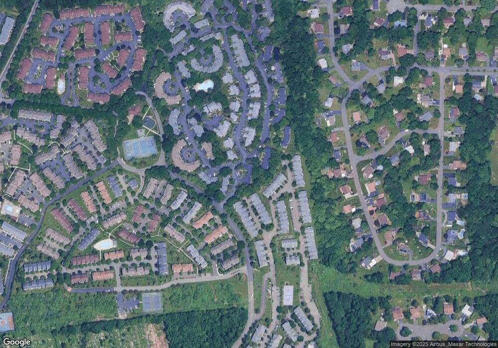 143 Treetop Cir unit 143, Nanuet, NY 10954 - photo 1