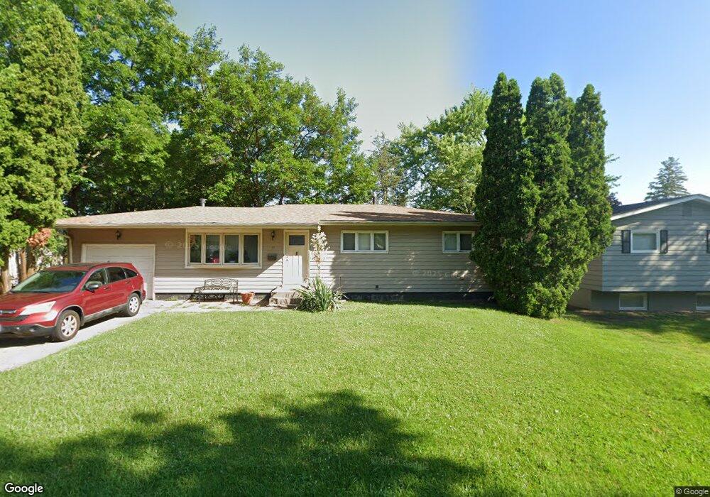 34 Parklane Cir, Bettendorf, IA 52722 - photo 1