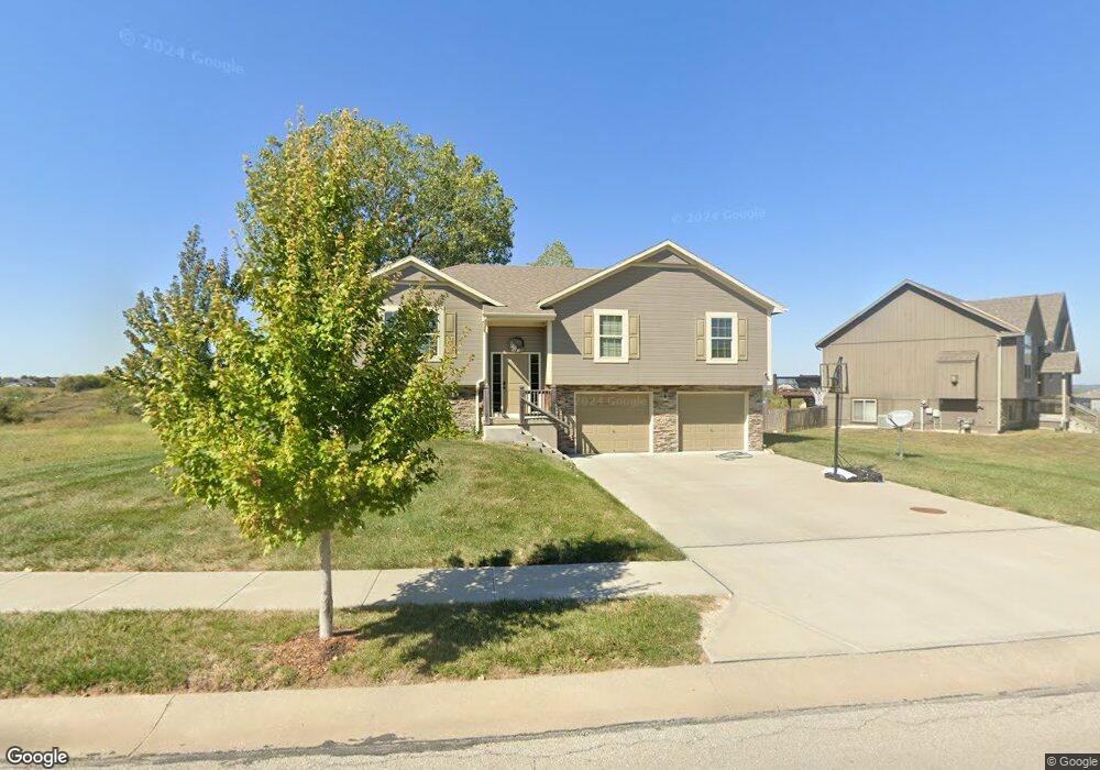 524 Buffalo Dr, Raymore, MO 64083 - photo 1