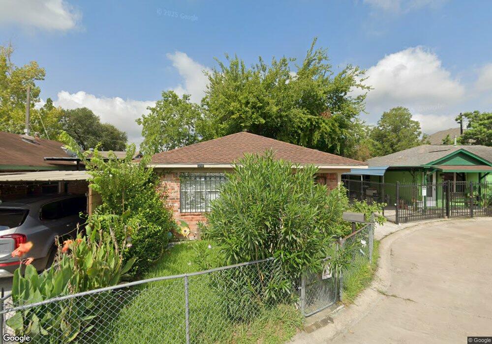 4543 Pecan Park Cir, Houston, TX 77018 - photo 1