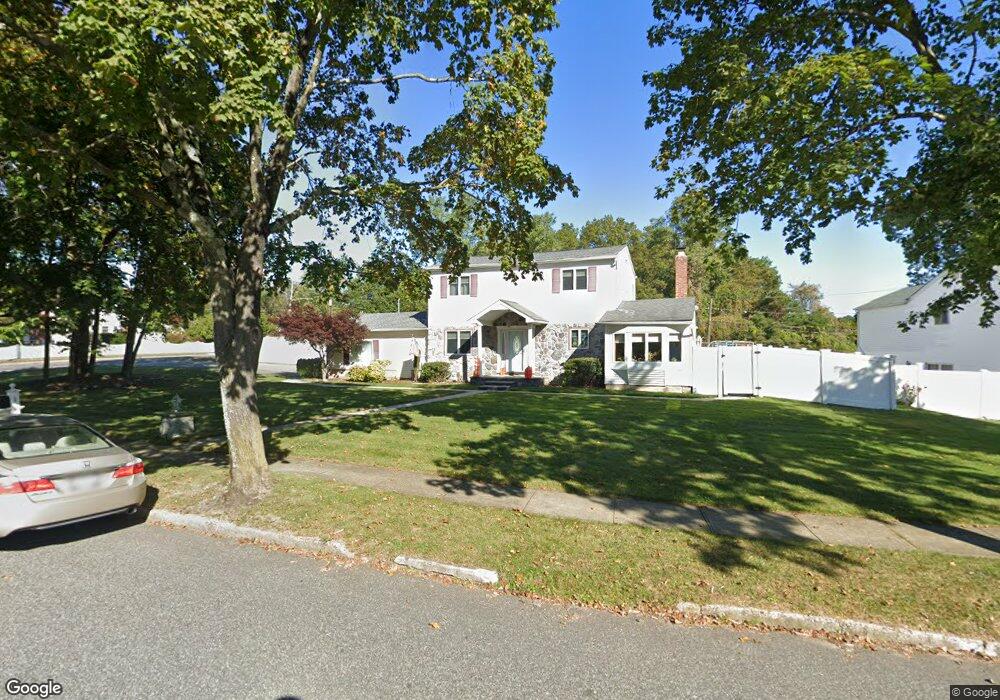 1 Wesleyan Rd, ComMacK, NY 11725 - photo 1