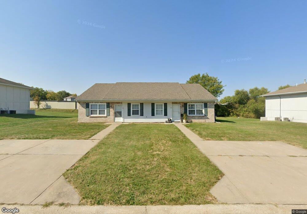 140 N Crest Dr unit 142, Raymore, MO 64083 - photo 1