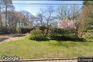31 Woodland Dr, Port Washington, NY 11050