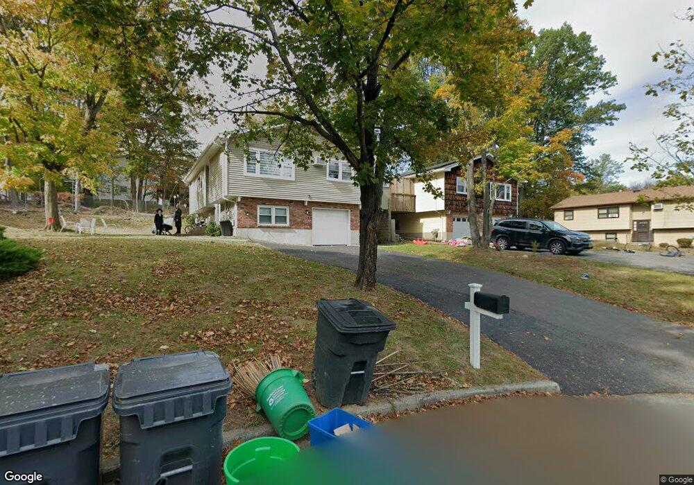 5 Cape Ct, Monsey, NY 10952 - photo 1