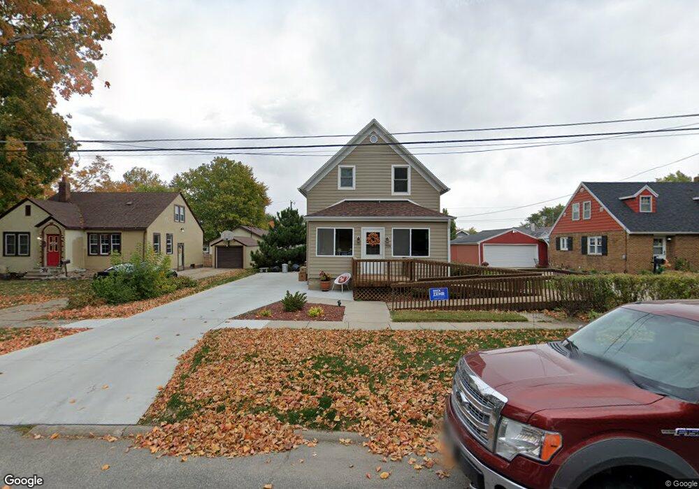 708 W 5th St S, Newton, IA 50208 - photo 1