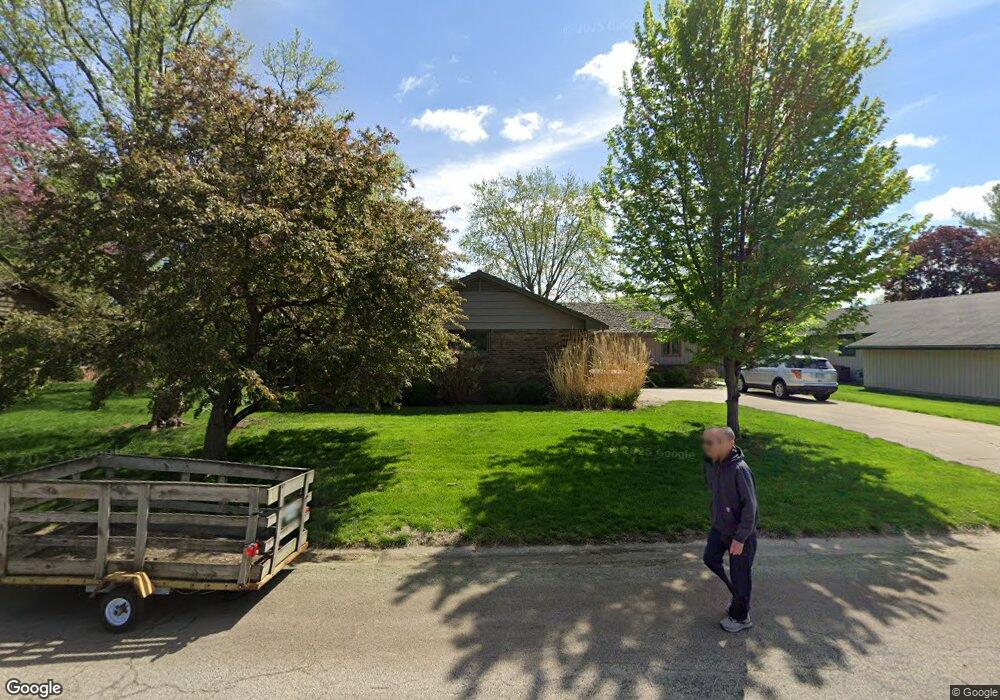 410 Maywood Dr, Lincoln, IL 62656 - photo 1