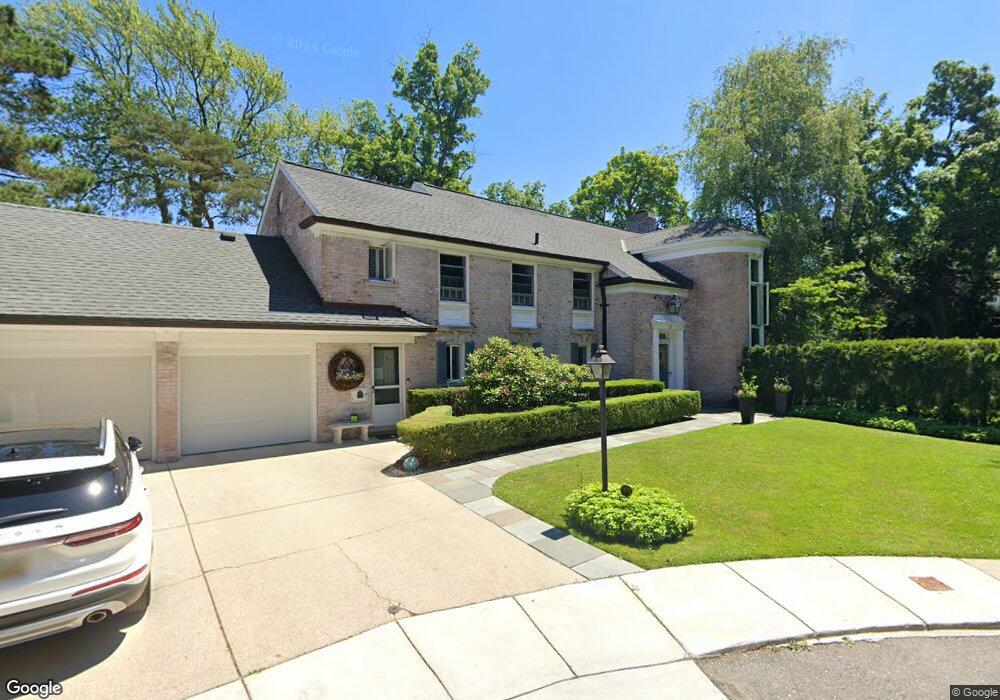 33 Beacon Hill Rd, Grosse Pointe Farms, MI 48236 - photo 1