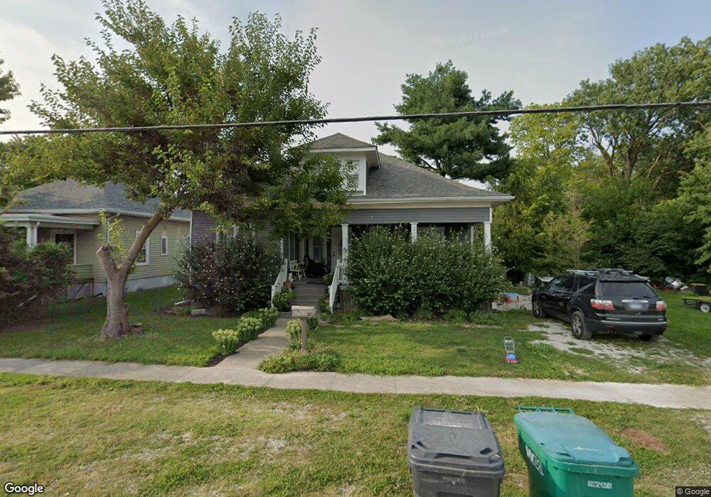 402 E Overton St, Tuscola, IL 61953 - photo 1