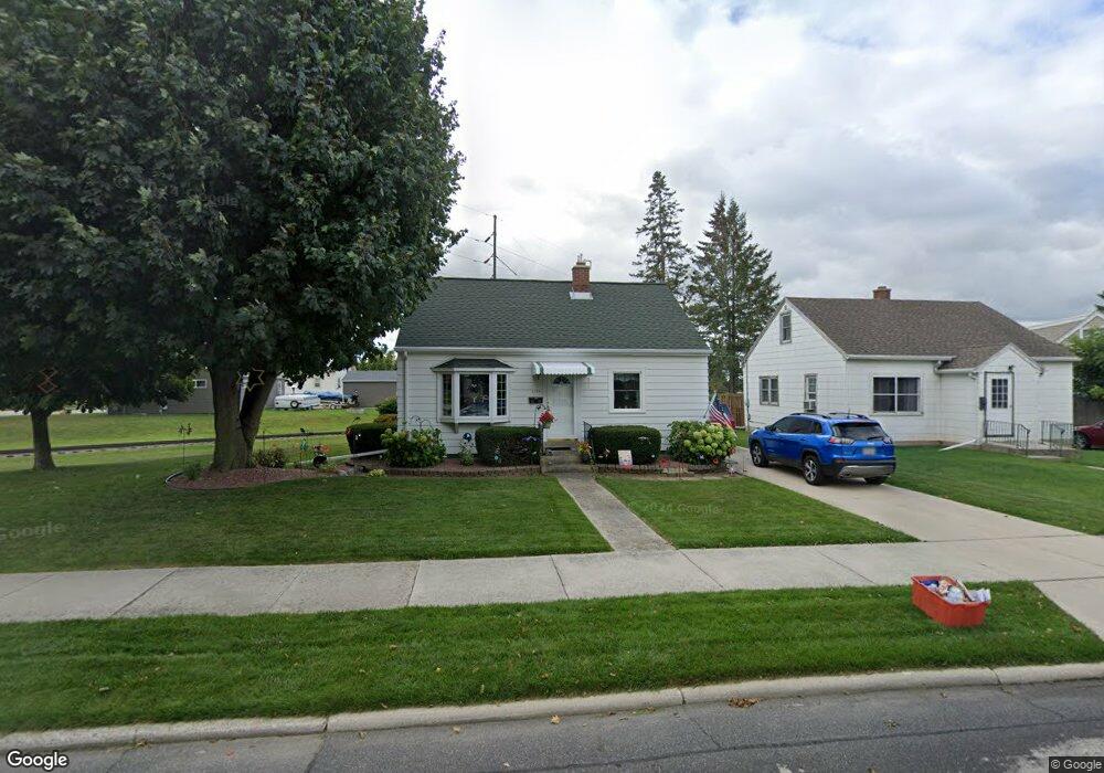 2109 La Follette Ave, Manitowoc, WI 54220 - photo 1