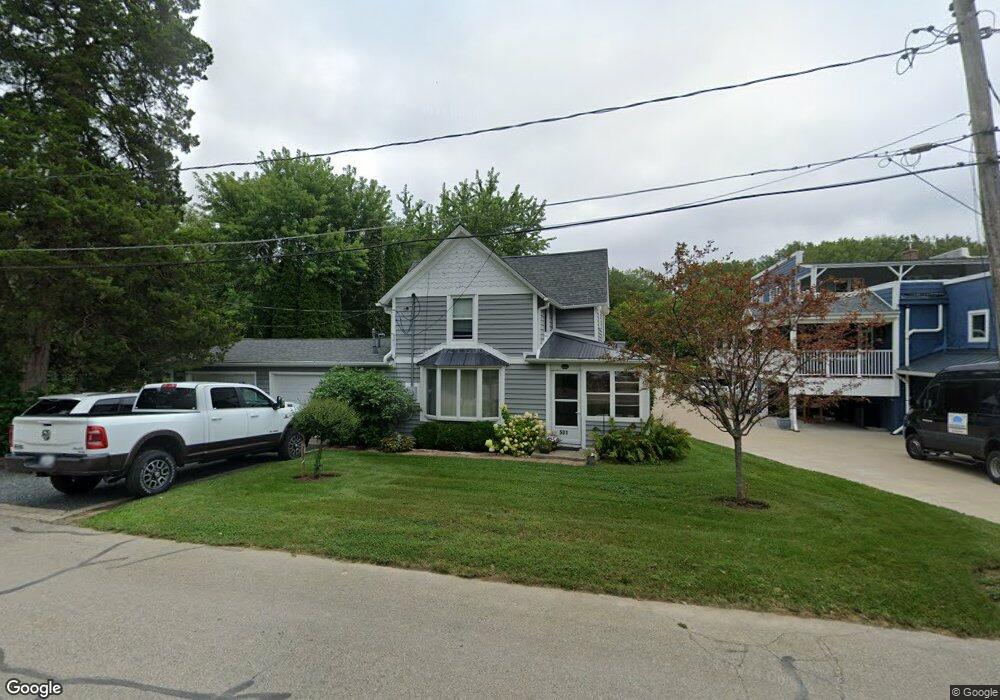 543 Valley View Dr, Fontana, WI 53125 - photo 1