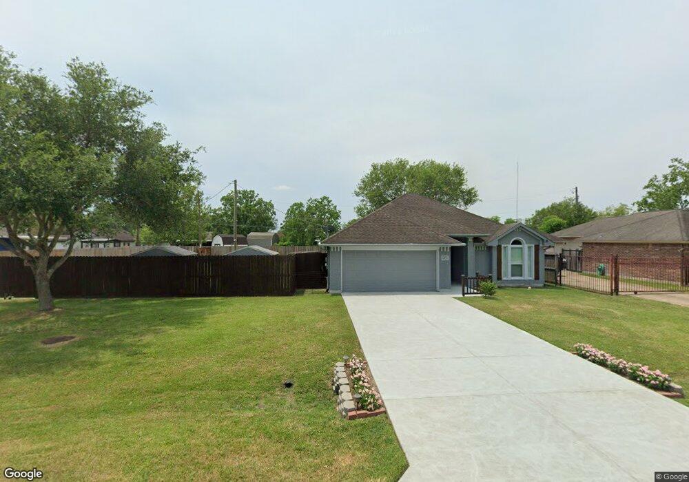 7546 S Stonebridge, Alvin, TX 77511 - photo 1