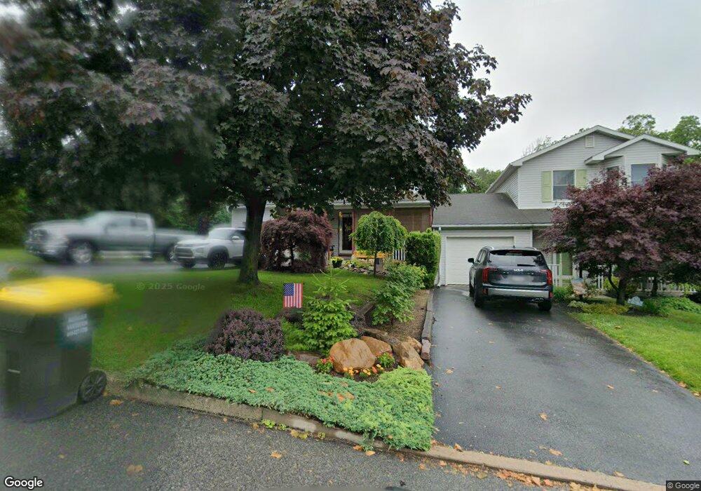 7393 E Hillcrest Ln, Slatington, PA 18080 - photo 1