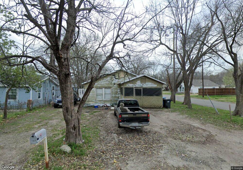 1823 W 11th Ave, Corsicana, TX 75110 - photo 1