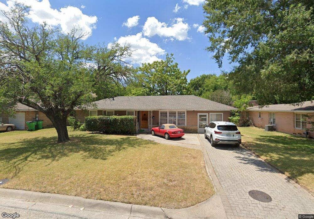 1105 Fair Ave, Gainesville, TX 76240 - photo 1