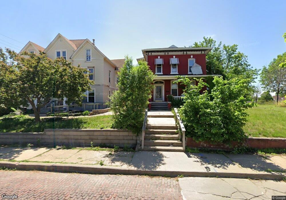 523 6th Ave SE, Cedar Rapids, IA 52401 - photo 1