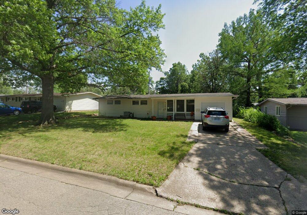 1213 SW Cornwall St, Topeka, KS 66611 - photo 1