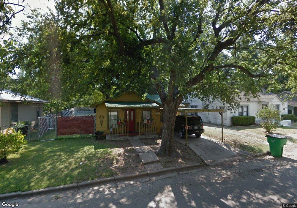 910 N Clements St, Gainesville, TX 76240 - photo 1