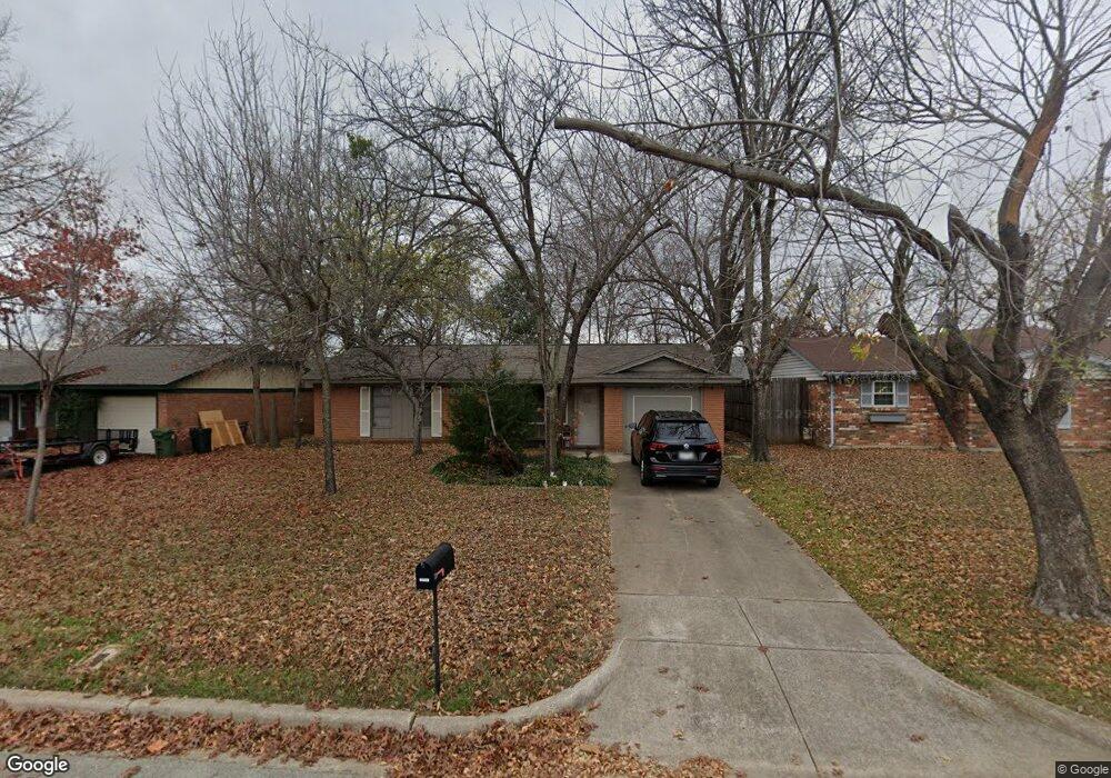 553 Livingston Dr, Hurst, TX 76053 - photo 1