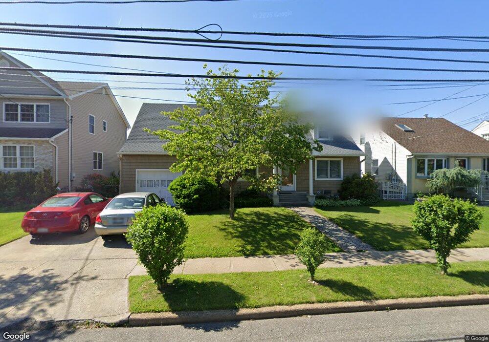 55 Raff Ave, Mineola, NY 11501 - photo 1