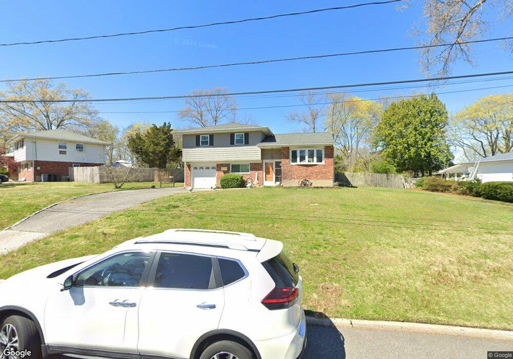 3 Harvard Ln, ComMacK, NY 11725 - photo 1