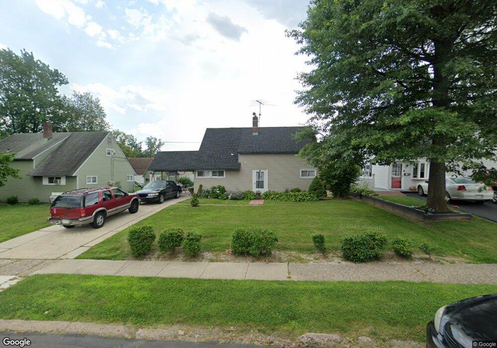 41 Robin Hill Ln, Levittown, PA 19055 - photo 1
