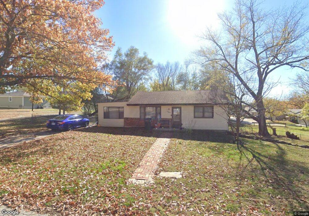 300 E Carol St, Lansing, KS 66043 - photo 1