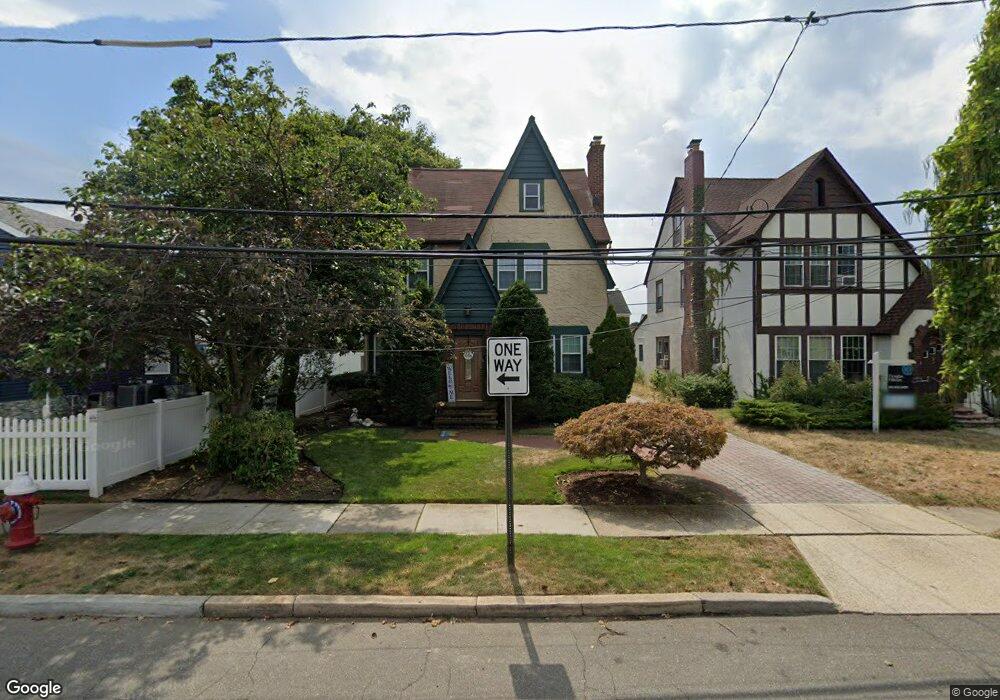 10 Wyoming Ave, Lynbrook, NY 11563 - photo 1