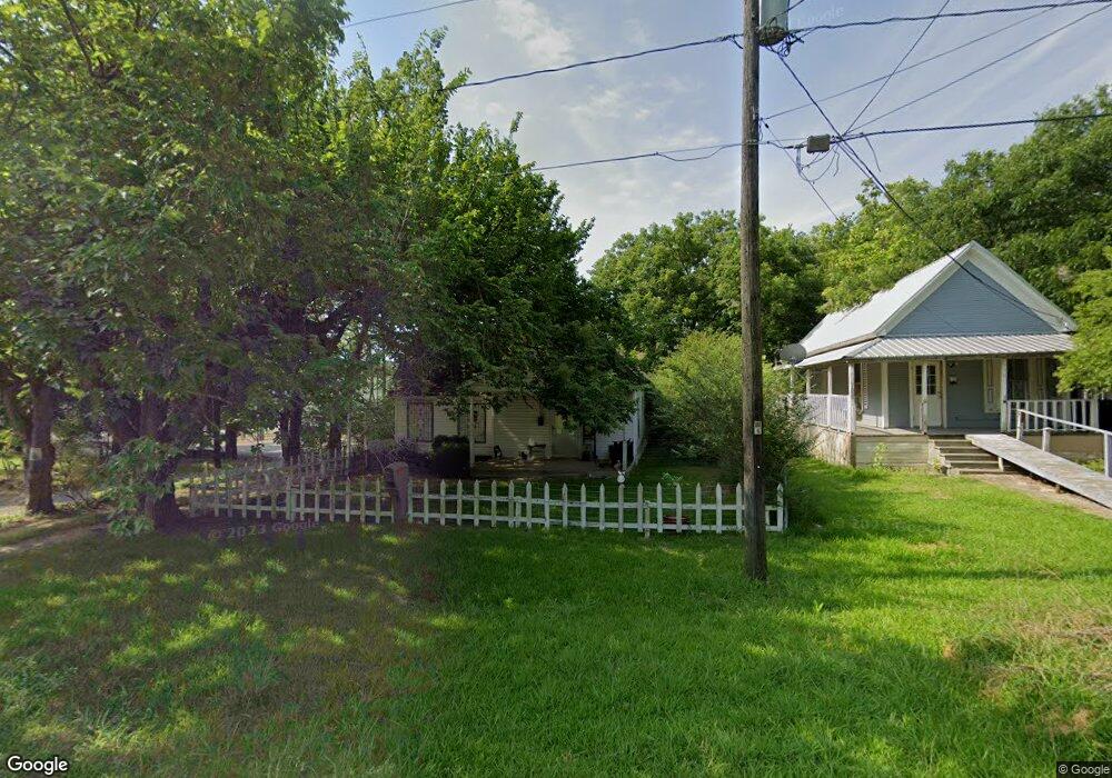 320 E 2nd St, Bonham, TX 75418 - photo 1