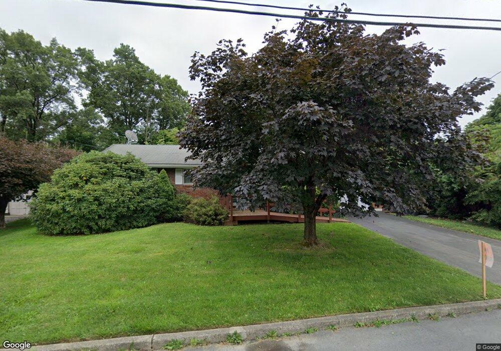 1208 Bayberry Rd, Pen Argyl, PA 18072 - photo 1