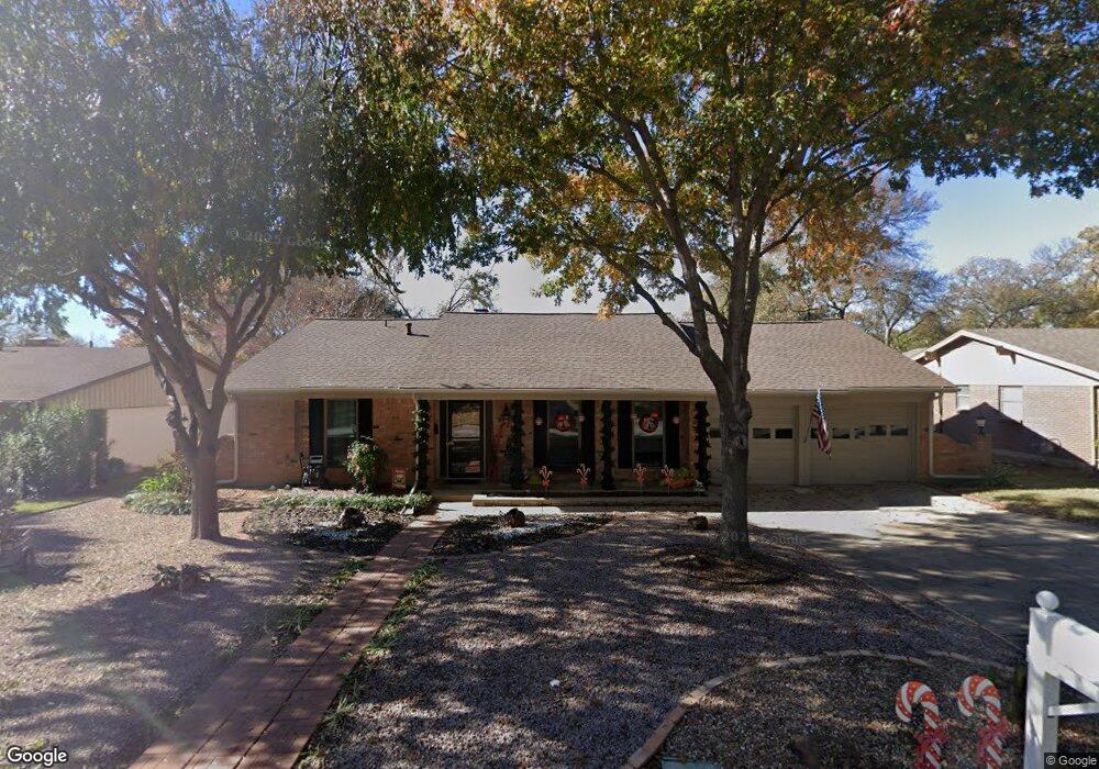 421 Englewood Ln, Hurst, TX 76053 - photo 1