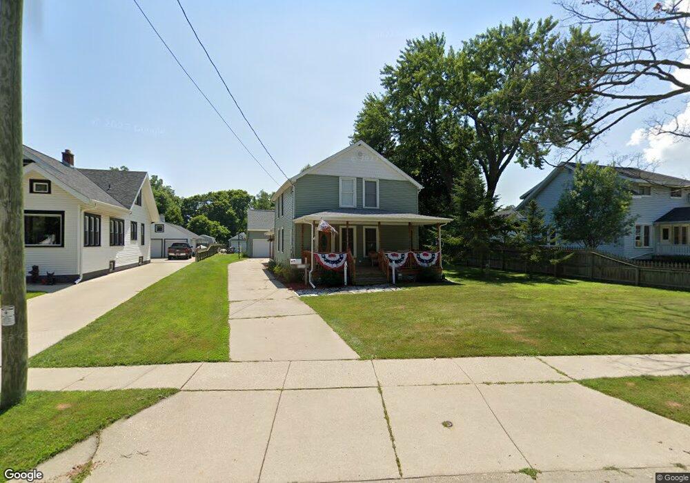 1851 Michigan Ave, Manitowoc, WI 54220 - photo 1