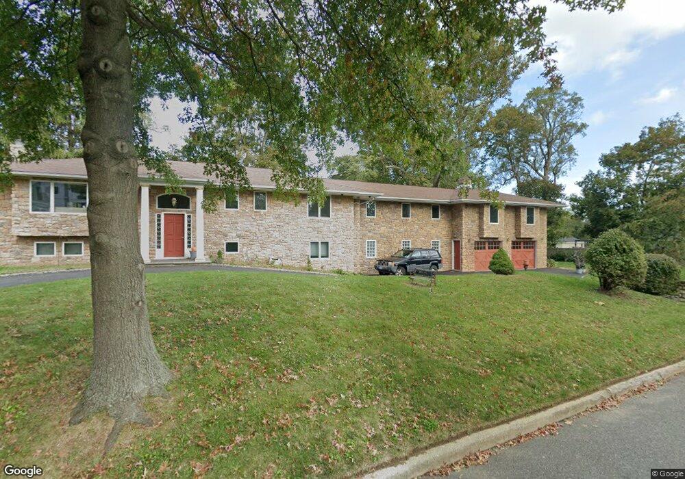 45 Sugar Maple Ln, Glen Cove, NY 11542 - photo 1