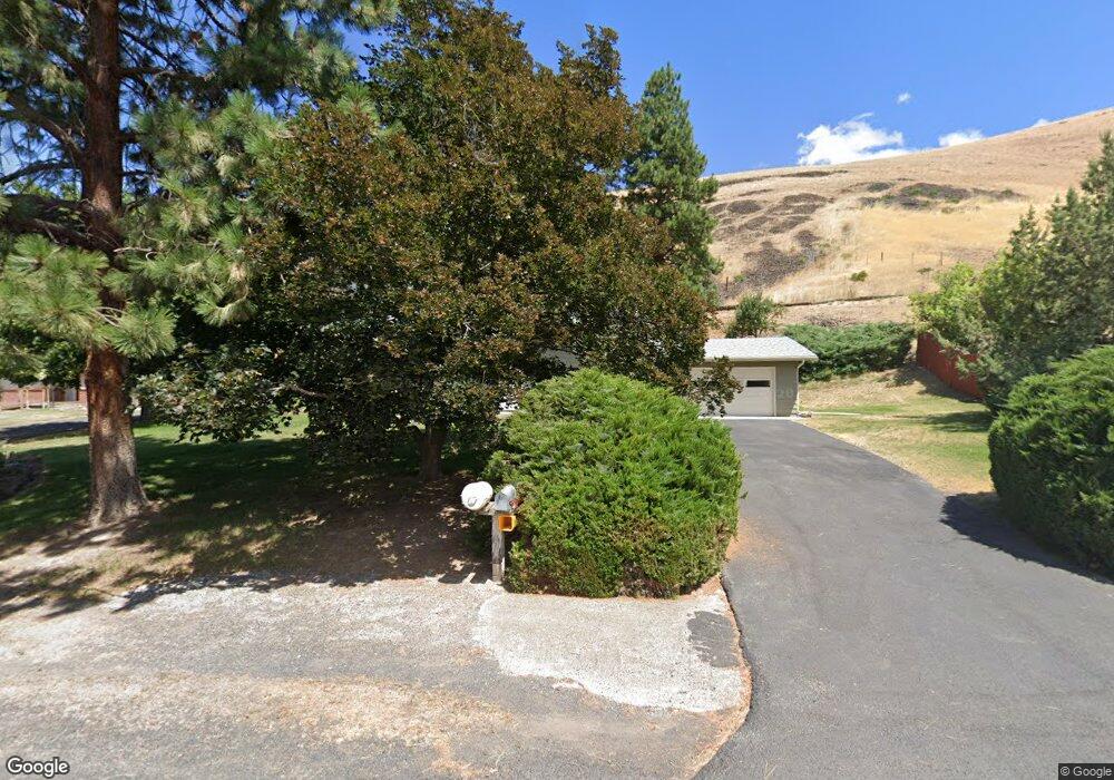 687 Hager St, Heppner, OR 97836 - photo 1