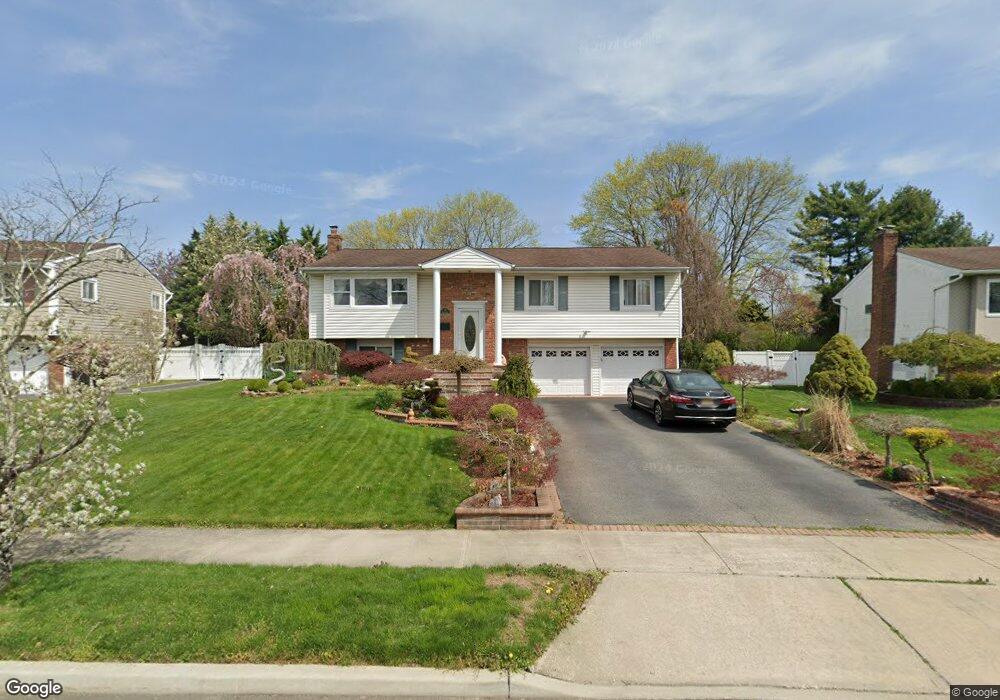 17 Pebble Place, ComMacK, NY 11725 - photo 1