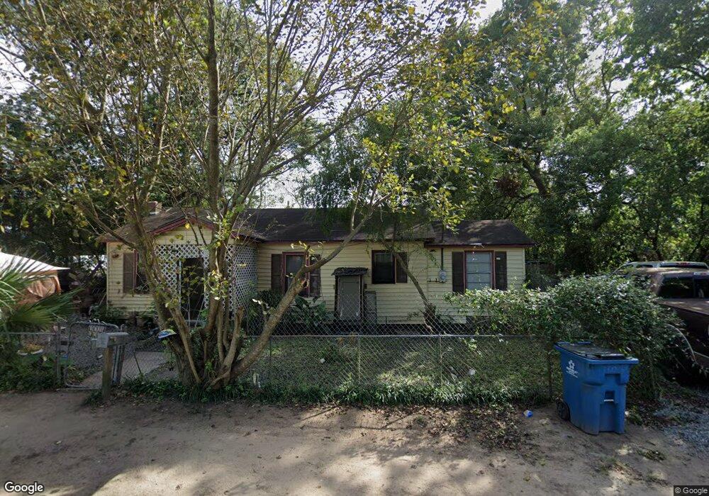 1102 8th St, Brunswick, GA 31520 - photo 1