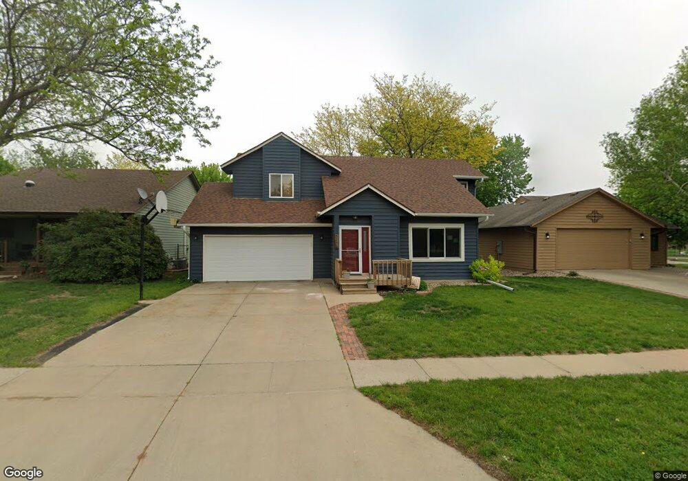 2404 S Avondale Ave, Sioux Falls, SD 57110 - photo 1