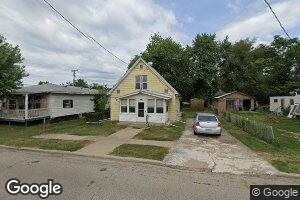 1105 E 9th St, Beardstown, IL 62618
