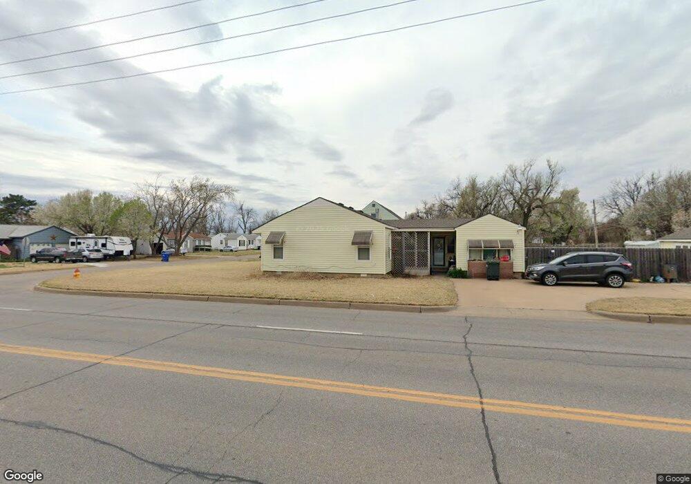 2402 W Cherokee Ave, Enid, OK 73703 - photo 1