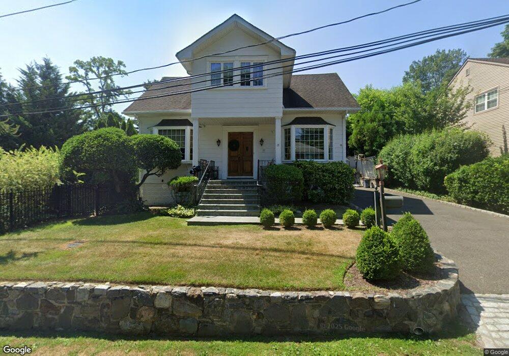 15 Cedar Ln N, Glen Head, NY 11545 - photo 1