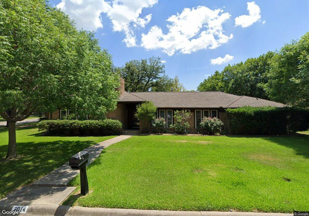 2014 Woodlawn St, Gainesville, TX 76240 - photo 1