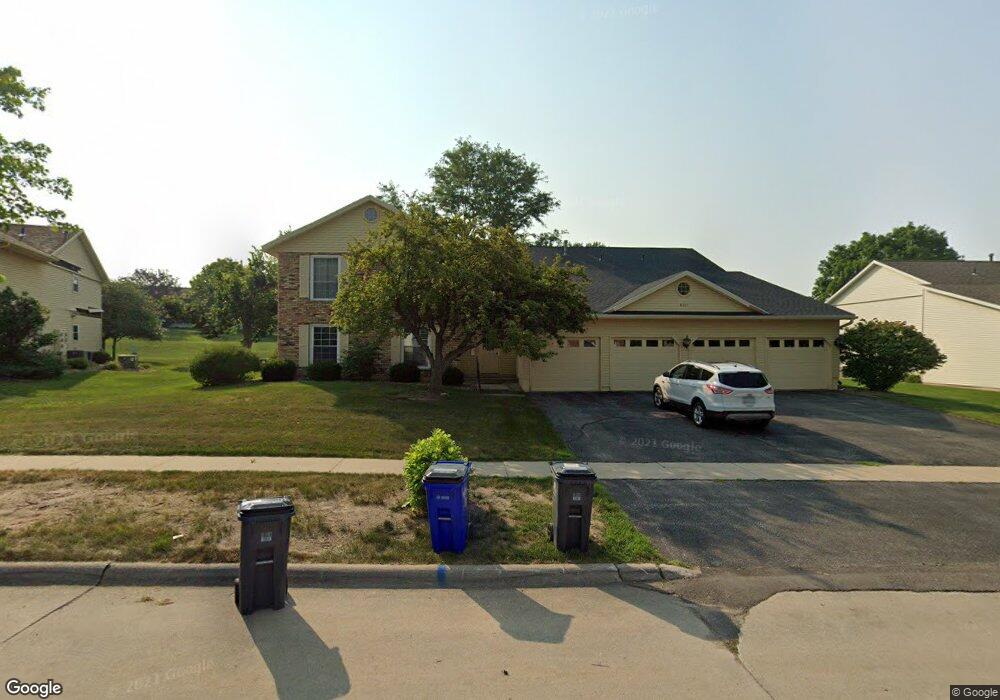 4007 Summerfield Ln NE, Cedar Rapids, IA 52402 - photo 1