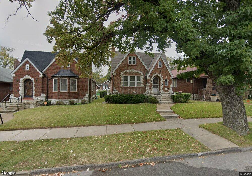 4712 Bessie Ct, Saint Louis, MO 63115 - photo 1