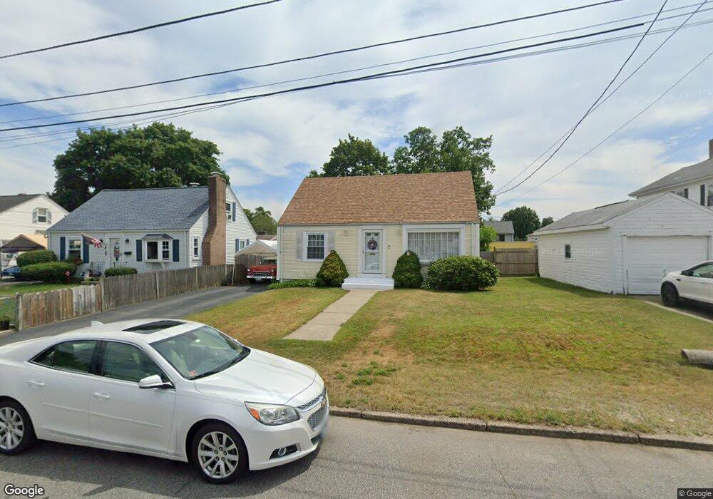 187 Whittier Rd, Pawtucket, RI 02861 - photo 1